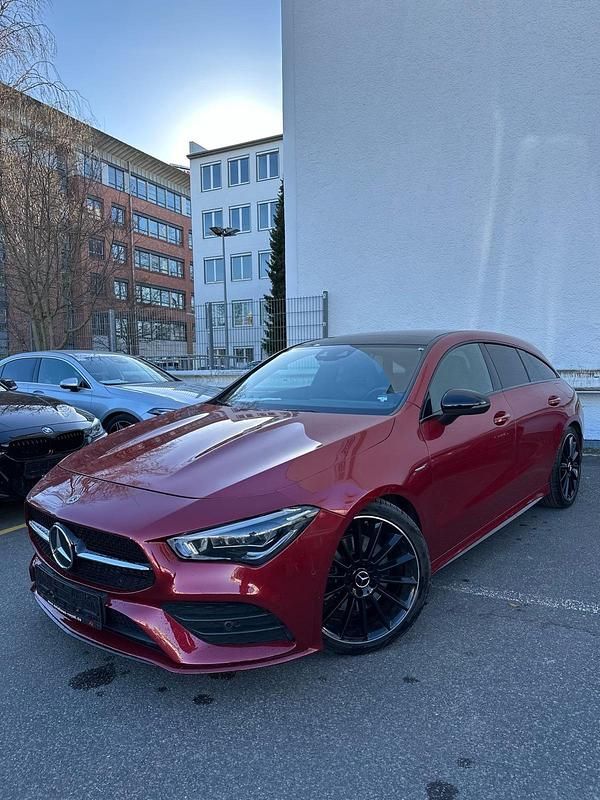 Rot Gebraucht 2021 Mercedes CLA220 Shooting Brake Edition Kombi | 33.800 € (Teuer) - Bild 1/3