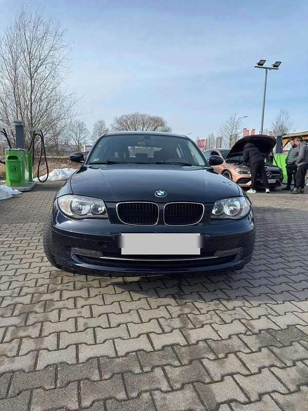 Gebraucht BMW 116 122 PS (89 kW) 2009 Schwarz Kleinwagen