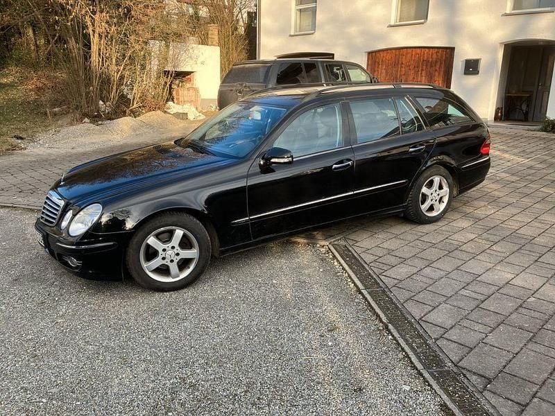 Gebraucht Mercedes E200 Avantgarde 184 PS (135 kW) 2007 Schwarz Limousine