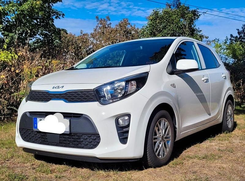 Weiß Gebraucht 2022 Kia Picanto DREAM-TEAM Edition Kleinwagen | 16.499 € (Teuer) - Bild 1/4