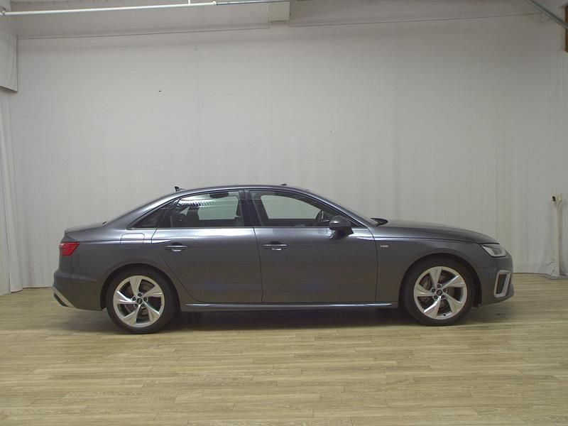 Grau Gebraucht 2021 Audi A4 S-Line Limousine | 26.680 € (Guter Preis) - Bild 1/4