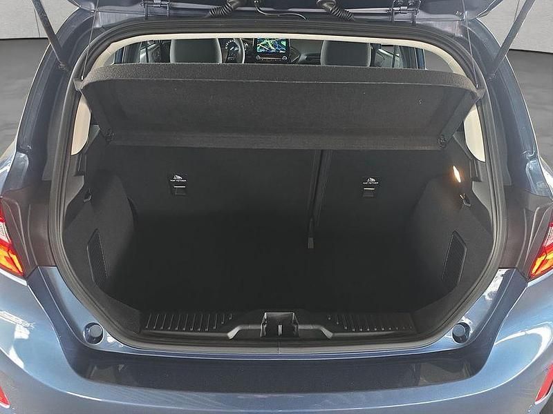 Gebraucht Ford Fiesta Cool & Connect 101 PS (74 kW) 2023 Chromablau metallic Kleinwagen