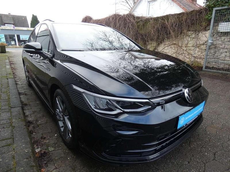 Gebraucht VW Golf VIII R-line 150 PS (110 kW) 2024 Grenadillschwarz Kombi