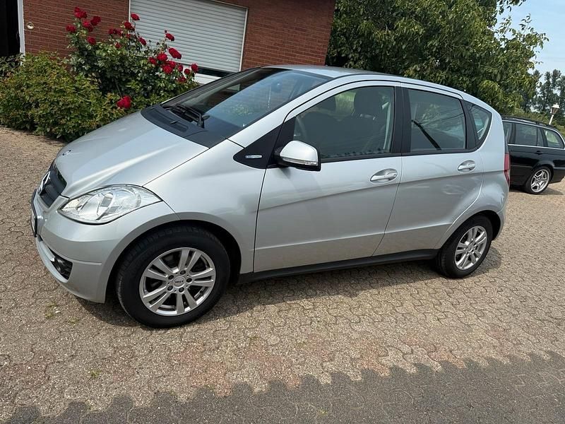 Gebraucht Mercedes A160 95 PS (69 kW) 2011 Silber Kleinwagen
