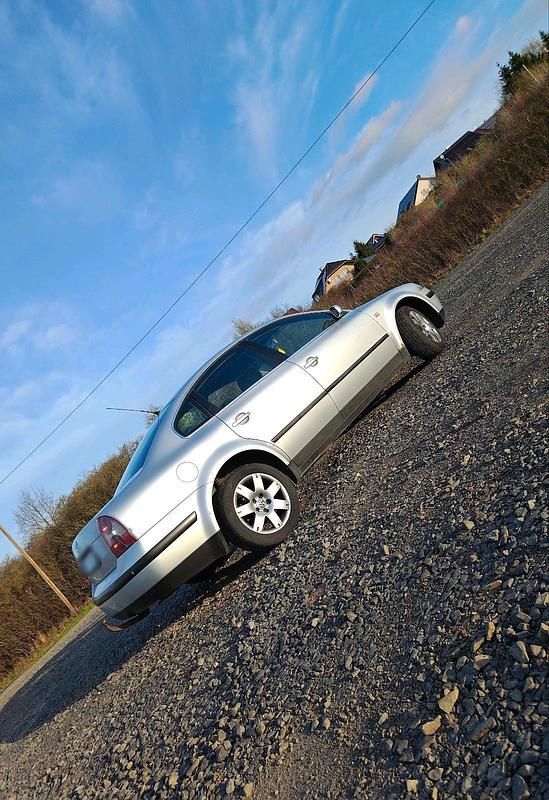 Gebraucht VW Passat 131 PS (96 kW) 2001 Grau Limousine