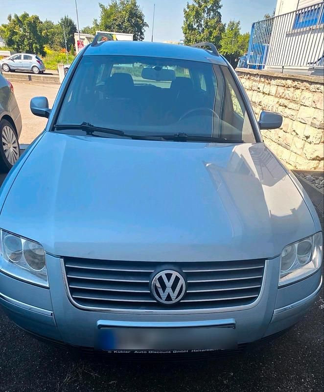 Blau Gebraucht 2002 VW Passat Kombi | 850 € (Superpreis) - Bild 1/4