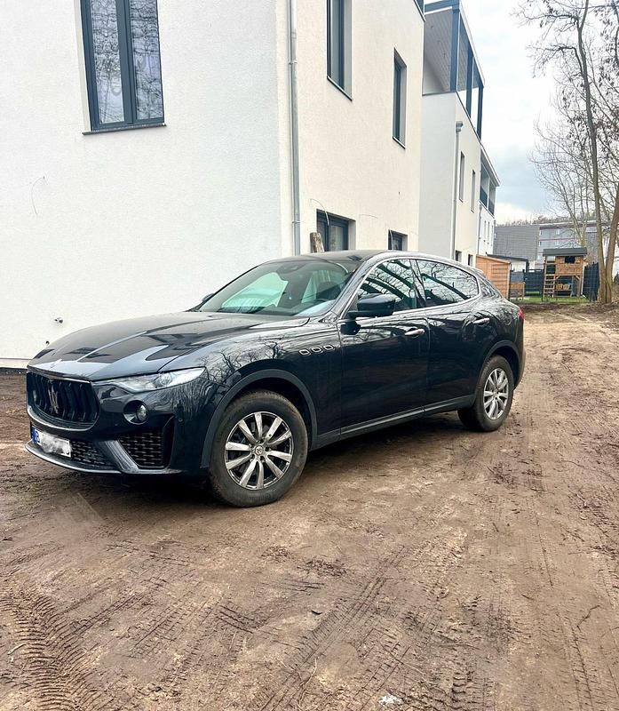 Schwarz Gebraucht 2016 Maserati Levante SUV | 25.000 € - Bild 1/4
