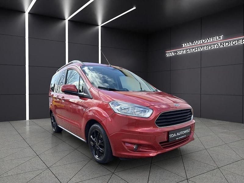 Gebraucht Ford Tourneo Courier Titanium 101 PS (74 kW) 2018 Rot Van / Kleinbus