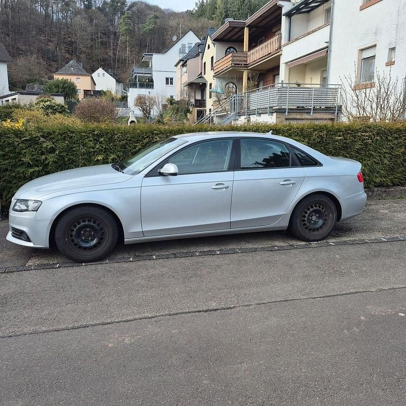 Gebraucht Audi A4 136 PS (100 kW) 2011 Silber Limousine