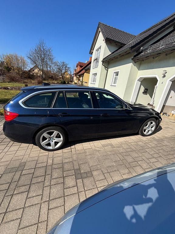 Gebraucht BMW 330 258 PS (189 kW) 2014 Blau Kombi