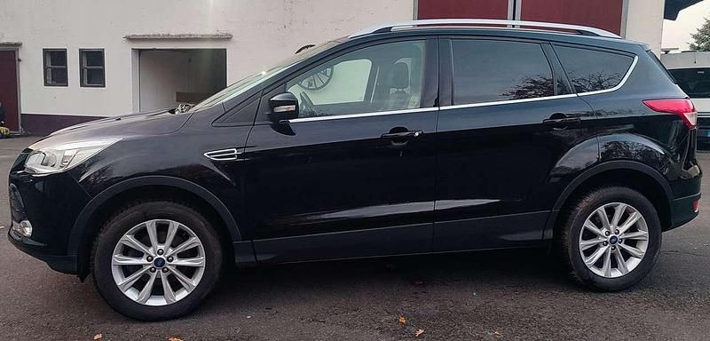 Gebraucht Ford Kuga Trend 150 PS (110 kW) 2016 Schwarz SUV