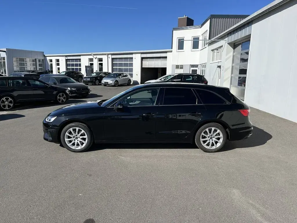 Second-hand Audi A4 150 CP (110 kW) 2022 Negru Break