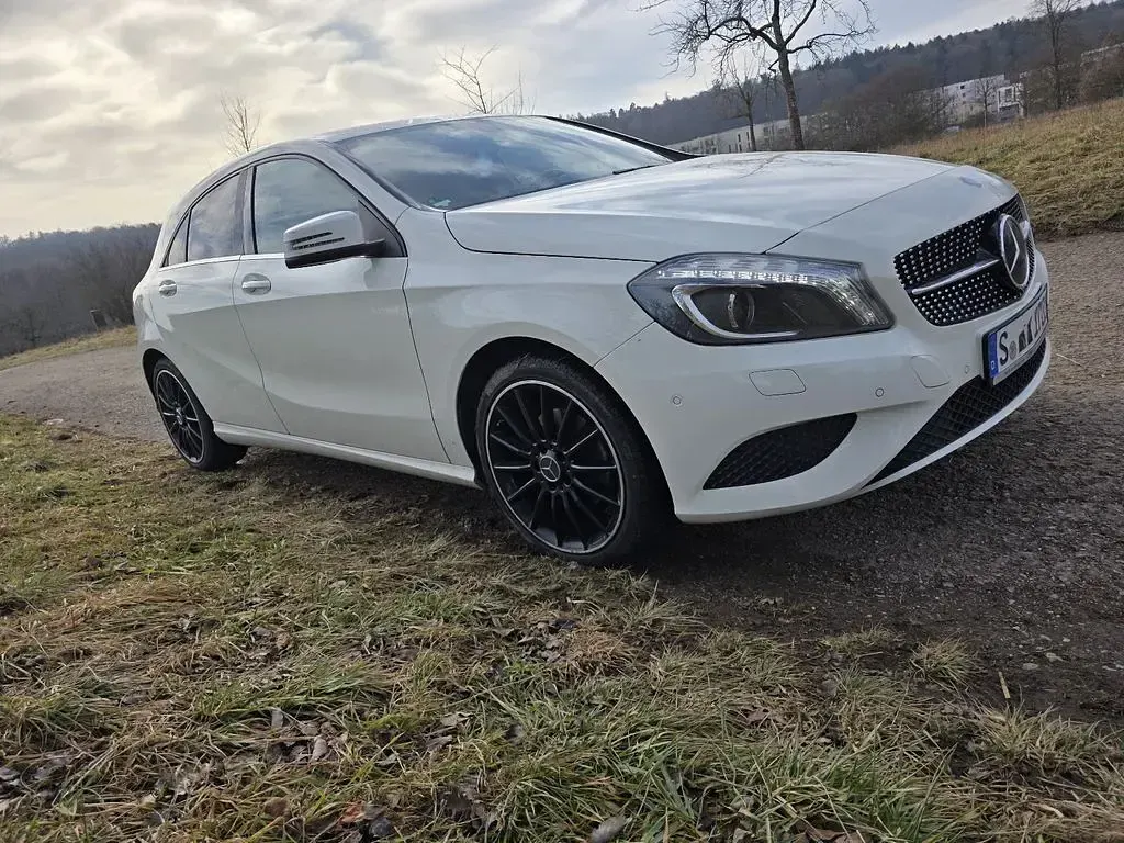 Gebraucht Mercedes A180 122 PS (89 kW) 2014 Weiß Limousine