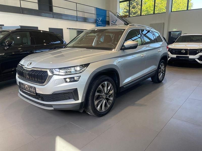 Silber Gebraucht 2022 Skoda Kodiaq Clever SUV | 29.999 € (Guter Preis) - Bild 1/4
