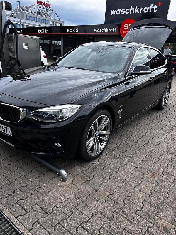 Schwarz Gebraucht 2015 BMW 325 Sport Line Coupé | 23.400 € - Bild 1/4
