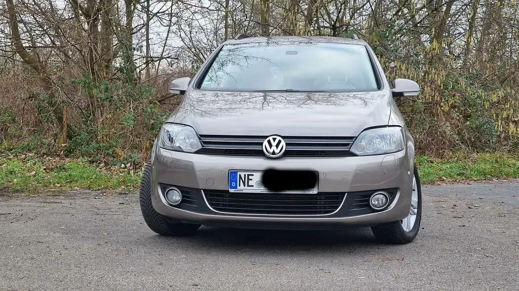 Gebraucht VW Golf Plus Life 122 PS (89 kW) 2013 Braun Van / Kleinbus