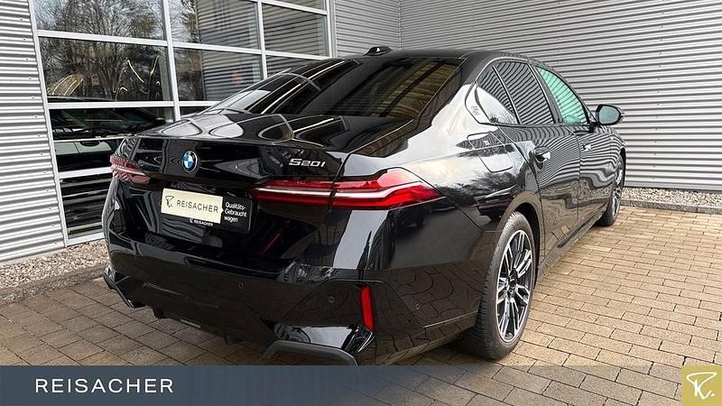 Gebraucht BMW 520 Comfort Edition 190 PS (139 kW) 2025 Saphirschwarz metallic Limousine