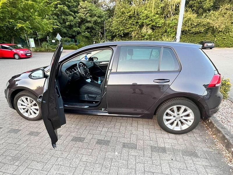 Grau Gebraucht 2016 VW Golf VII LOUNGE Limousine | 12.500 € (Guter Preis) - Bild 1/4