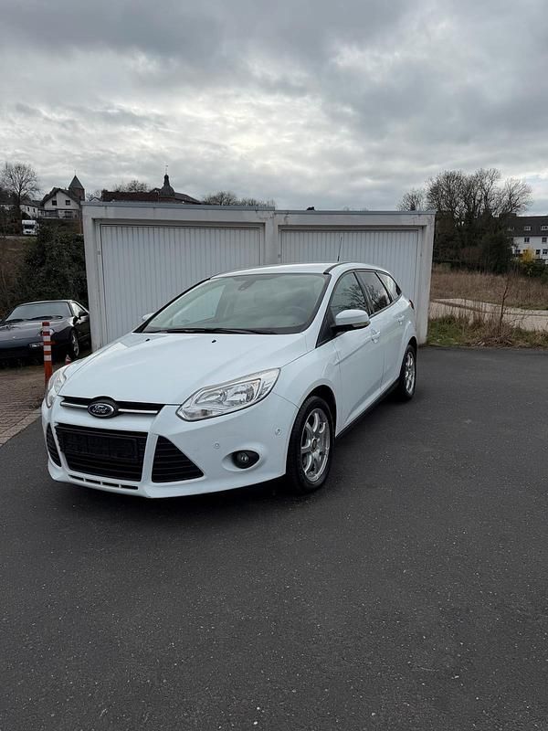 Gebraucht Ford Focus Titanium 100 PS (73 kW) 2014 Weiß Kombi