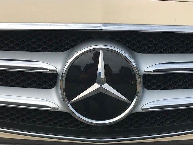 Gebraucht Mercedes E220 194 PS (142 kW) 2022 Beige Limousine