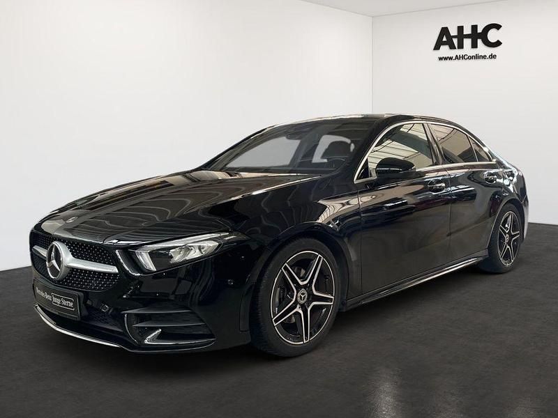 Unilack nachtschwarz Gebraucht 2019 Mercedes A200 AMG Limousine | 27.490 € (Fairer Preis) - Bild 1/4