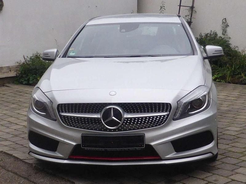 Silber Gebraucht 2013 Mercedes A250 AMG line Limousine | 15.800 € (Guter Preis) - Bild 1/4