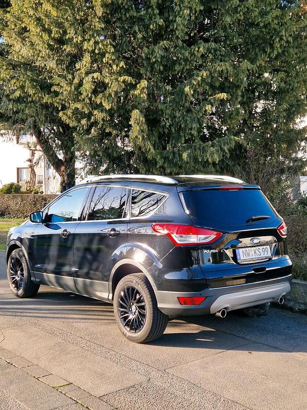 Gebraucht Ford Kuga 163 PS (119 kW) 2014 Schwarz SUV