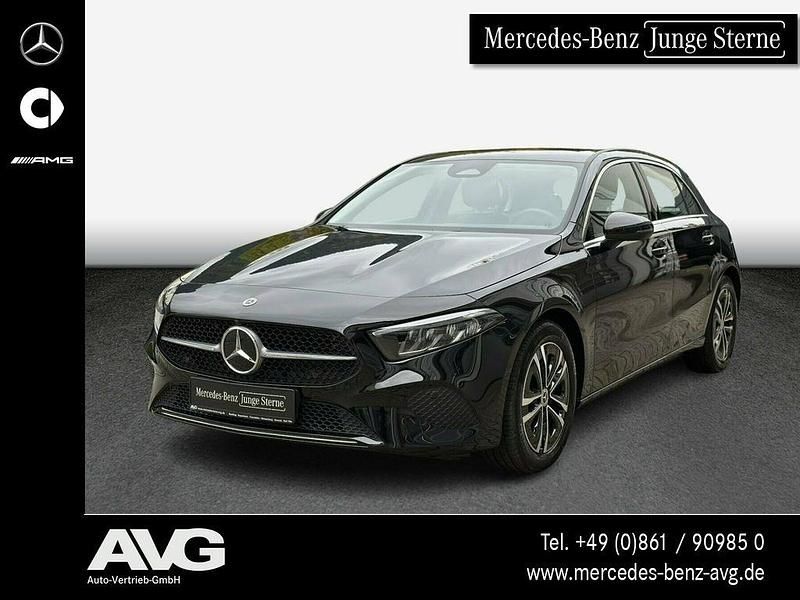Schwarz Gebraucht 2024 Mercedes A180 Advanced Limousine | 25.990 € (Guter Preis) - Bild 1/4