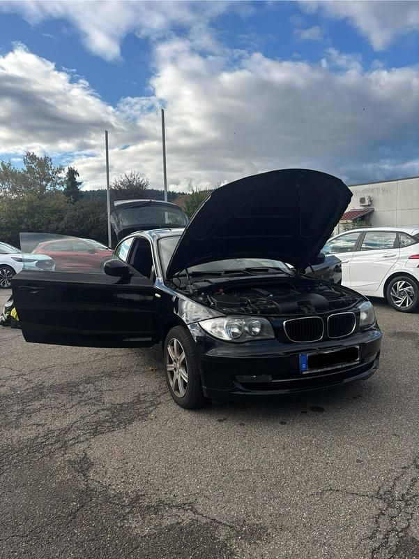 Schwarz Gebraucht 2010 BMW 116 Kleinwagen | 3.900 € (Fairer Preis) - Bild 1/4
