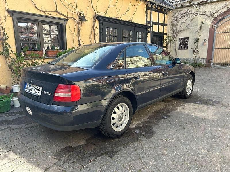 Second-hand Audi A4 90 CP (66 kW) 2000 Albastru Berlinǎ