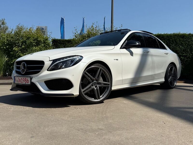 Weiß Gebraucht 2018 Mercedes C400 AMG Limousine | 24.900 € (Guter Preis) - Bild 1/4