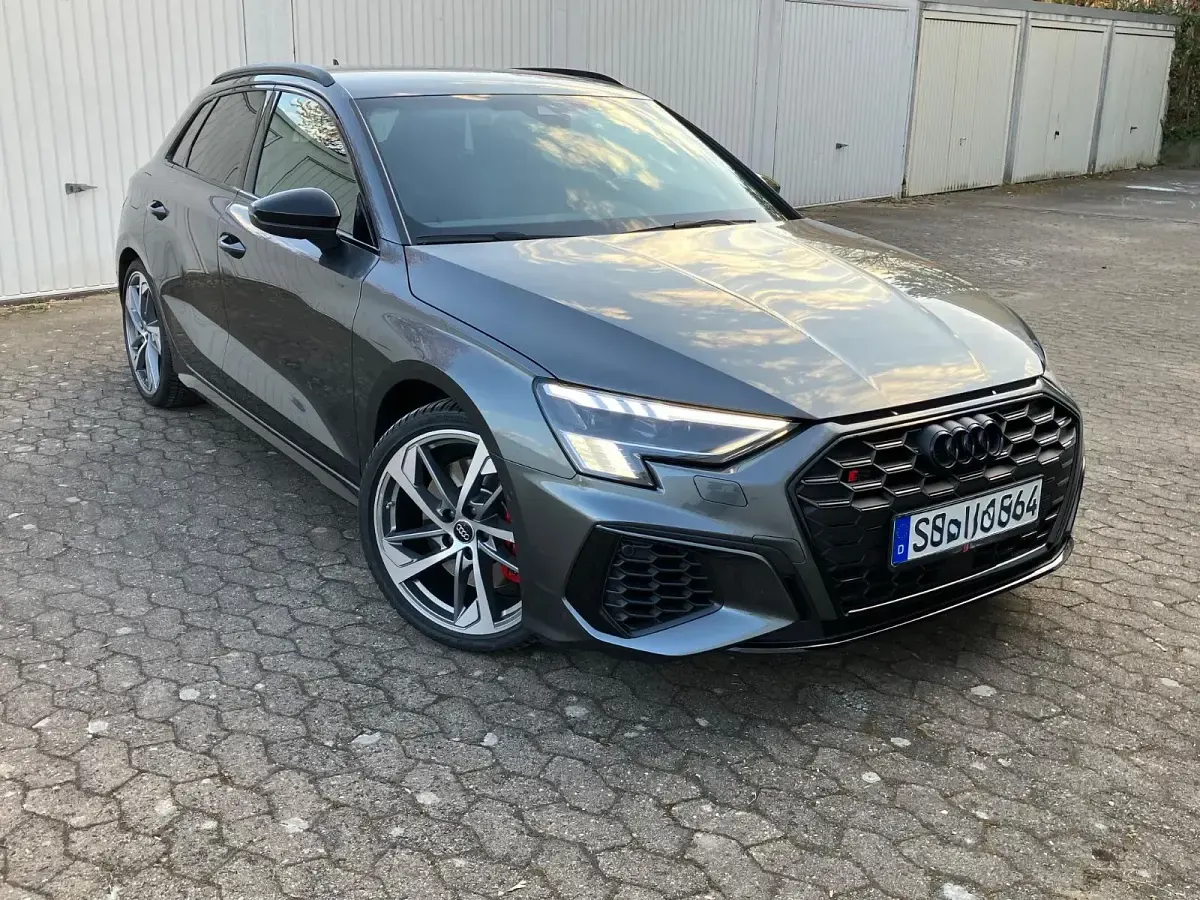 Gebraucht Audi S3 Ambiente 310 PS (228 kW) 2023 Grau Limousine