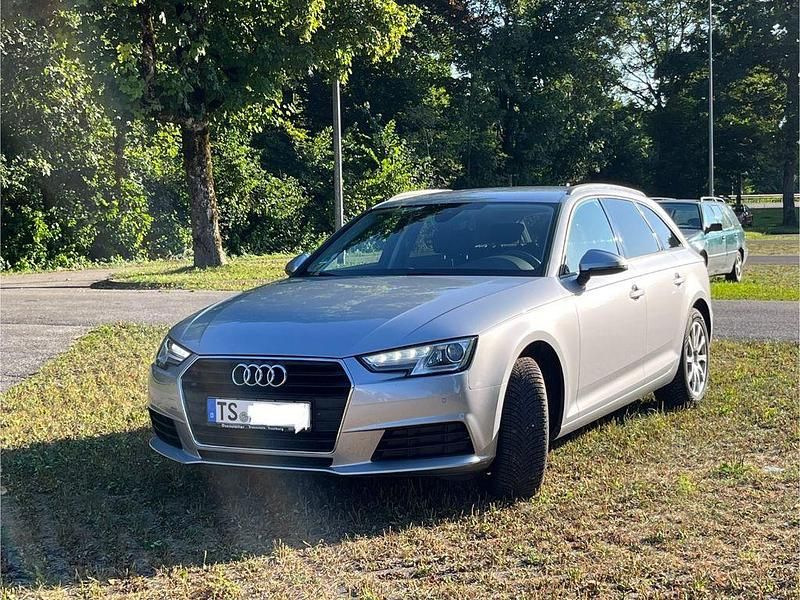 Silber Gebraucht 2017 Audi A4 Ambiente Kombi | 17.999 € (Fairer Preis) - Bild 1/4