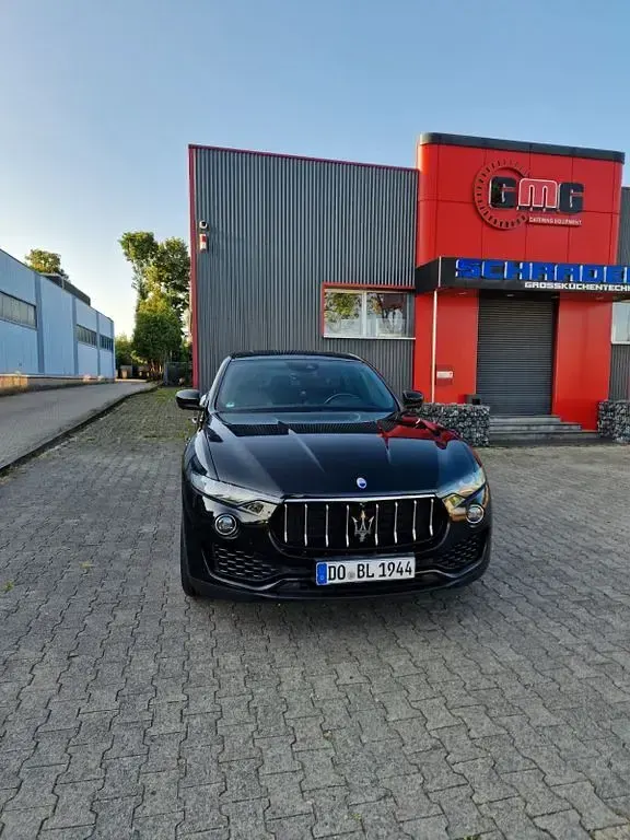 Gebraucht Maserati Levante 430 PS (316 kW) 2018 Schwarz SUV