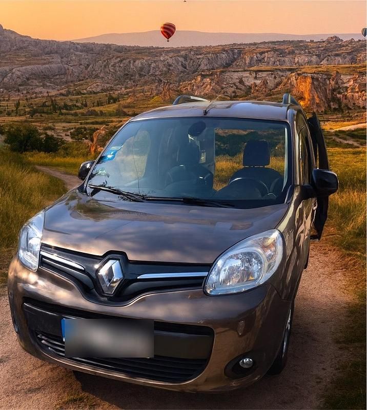 Braun Gebraucht 2014 Renault Kangoo Van / Kleinbus | 8.900 € (Etwas zu teuer) - Bild 1/4