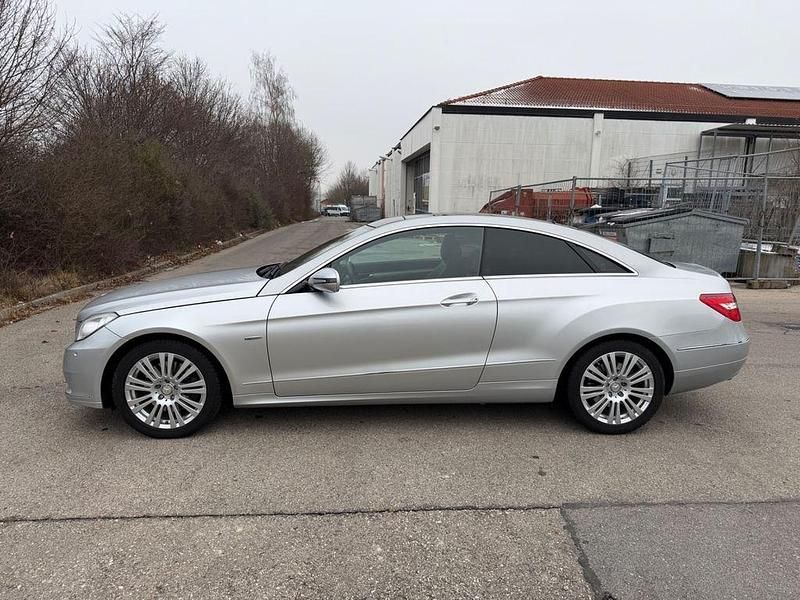 Gebraucht Mercedes E350 231 PS (169 kW) 2009 Silber Coupé