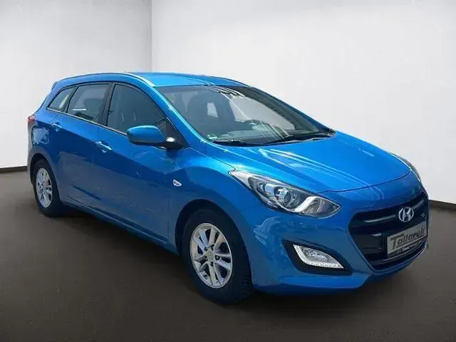 Gebraucht Hyundai i30 Passion 135 PS (99 kW) 2017 Blau Kombi