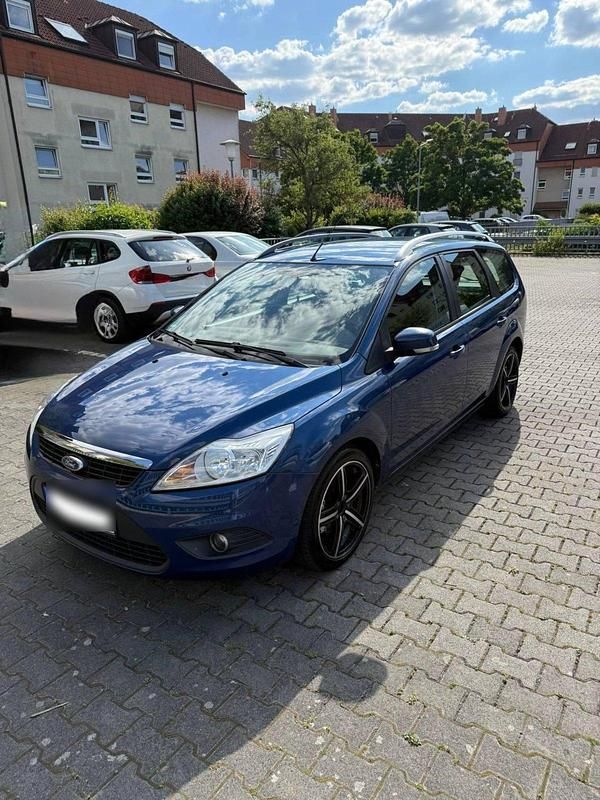 Blau Gebraucht 2010 Ford Focus Kombi | 2.500 € (Fairer Preis) - Bild 1/4