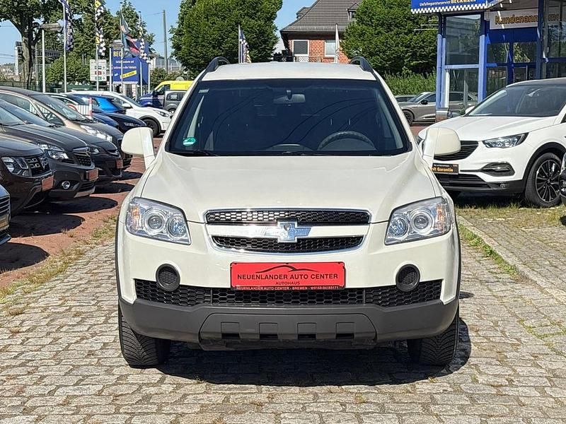 Weiß Gebraucht 2011 Chevrolet Captiva LS SUV | 3.800 € (Fairer Preis) - Bild 1/4