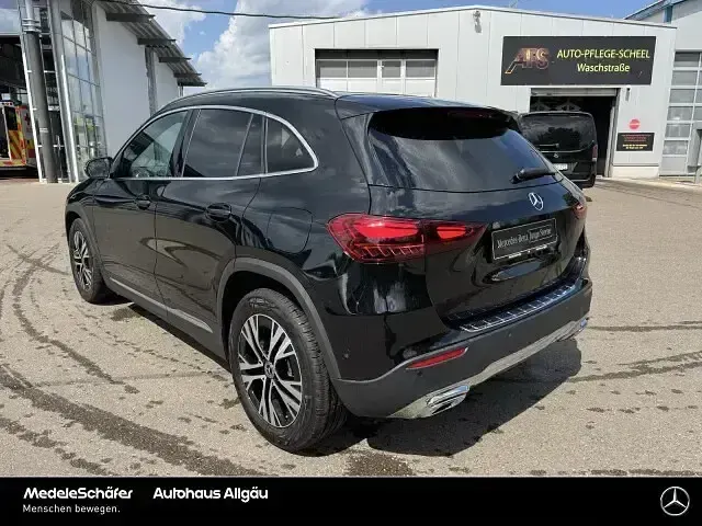 Gebraucht Mercedes GLA180 Progressive 116 PS (85 kW) 2025 Lack kosmosschwarz (metallic) SUV