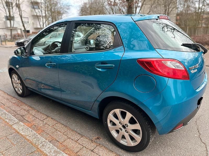 Gebraucht Mazda 2 75 PS (55 kW) 2012 Blau Kleinwagen