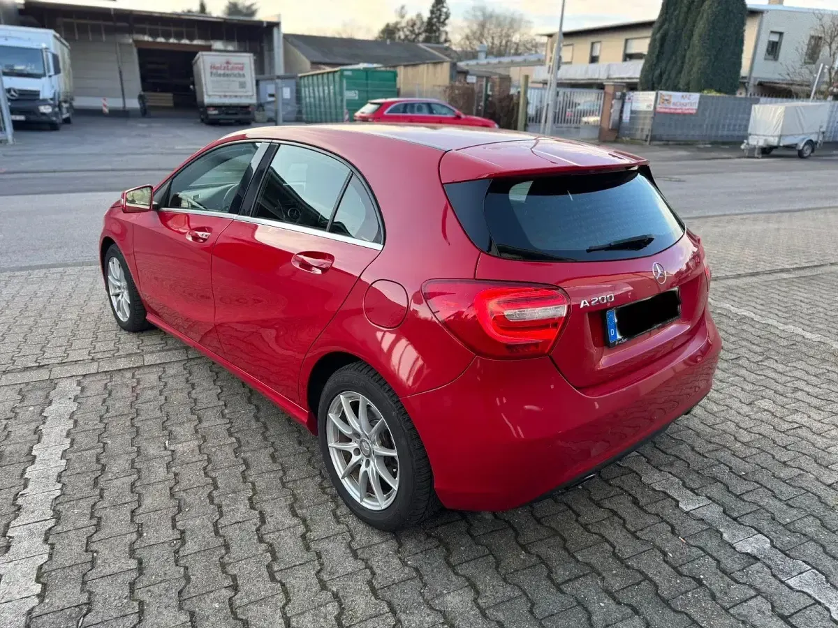 Gebraucht Mercedes A200 156 PS (114 kW) 2013 Rot Limousine