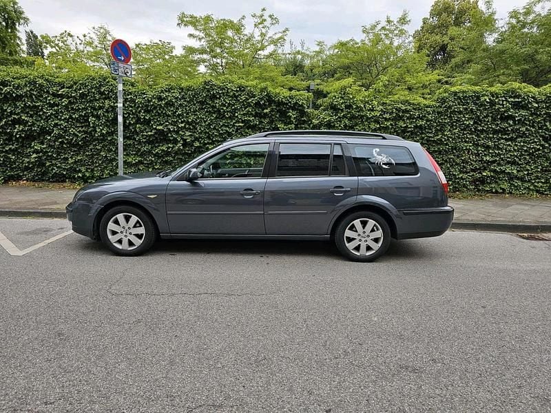 Grau Gebraucht 2004 Ford Mondeo Kombi | 3.250 € - Bild 1/4