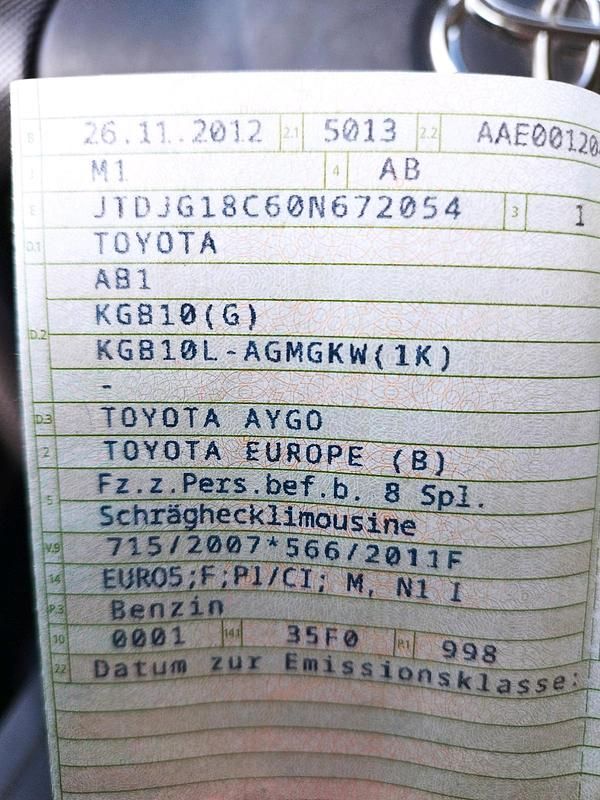 Gebraucht Toyota Aygo 68 PS (50 kW) 2012 Weiß Kleinwagen