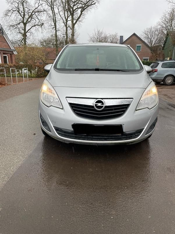 Gebraucht Opel Meriva 101 PS (74 kW) 2010 Silber Van / Kleinbus