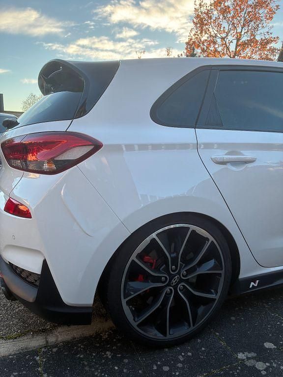 Weiß Gebraucht 2018 Hyundai i30 N Performance Limousine | 18.000 € (Fairer Preis) - Bild 1/4