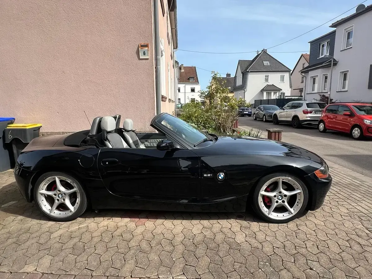 Gebraucht BMW Z4 192 PS (141 kW) 2003 Schwarz Cabrio