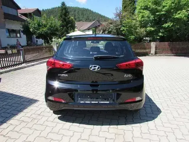 Gebraucht Hyundai i20 Trend 84 PS (61 kW) 2017 Schwarz Limousine
