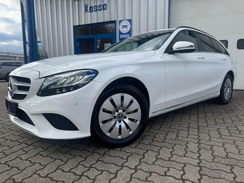 Gebraucht Mercedes C180 122 PS (89 kW) 2021 Weiß Limousine