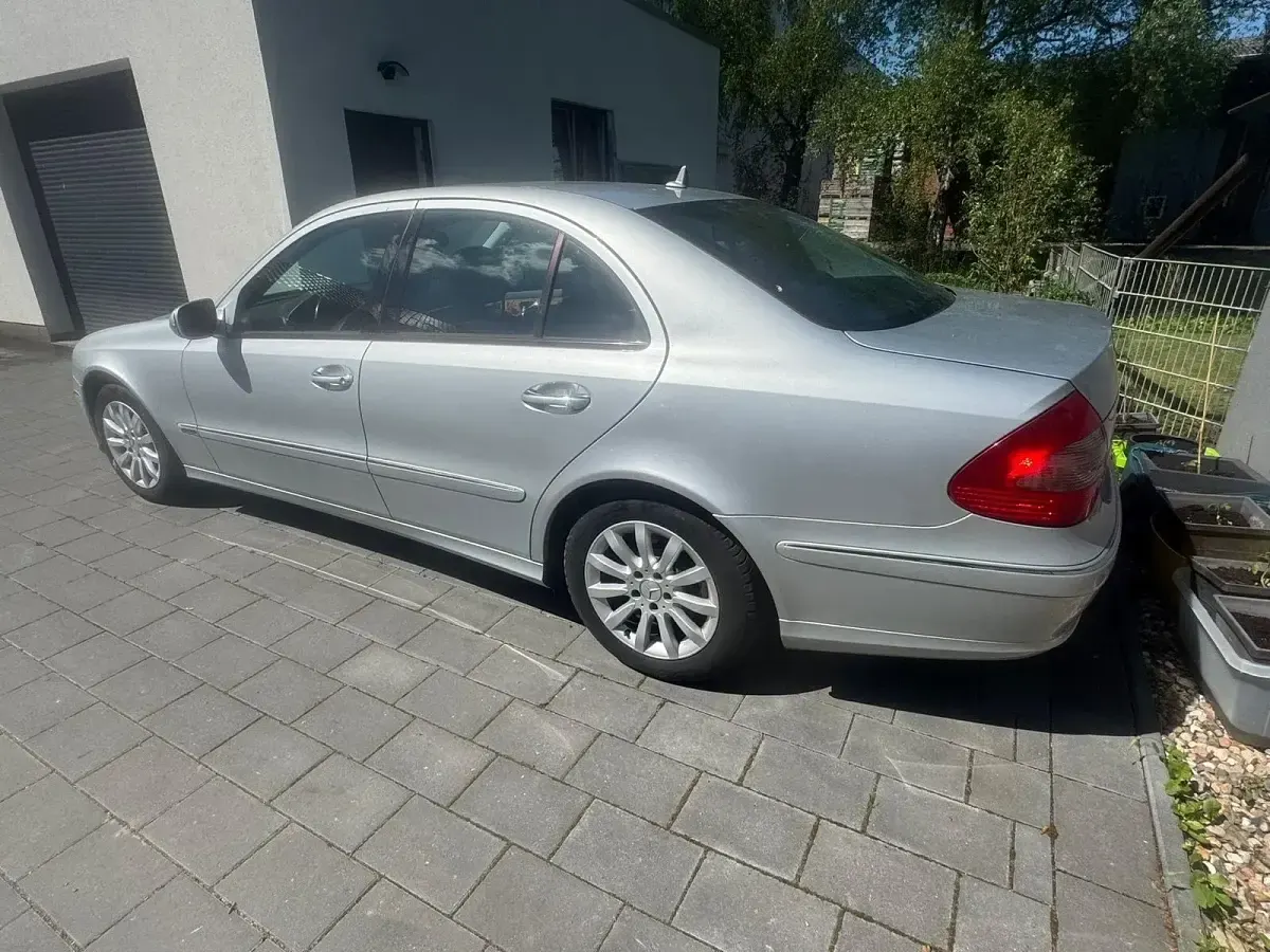 Gebraucht Mercedes E280 190 PS (139 kW) 2007 Silber Limousine